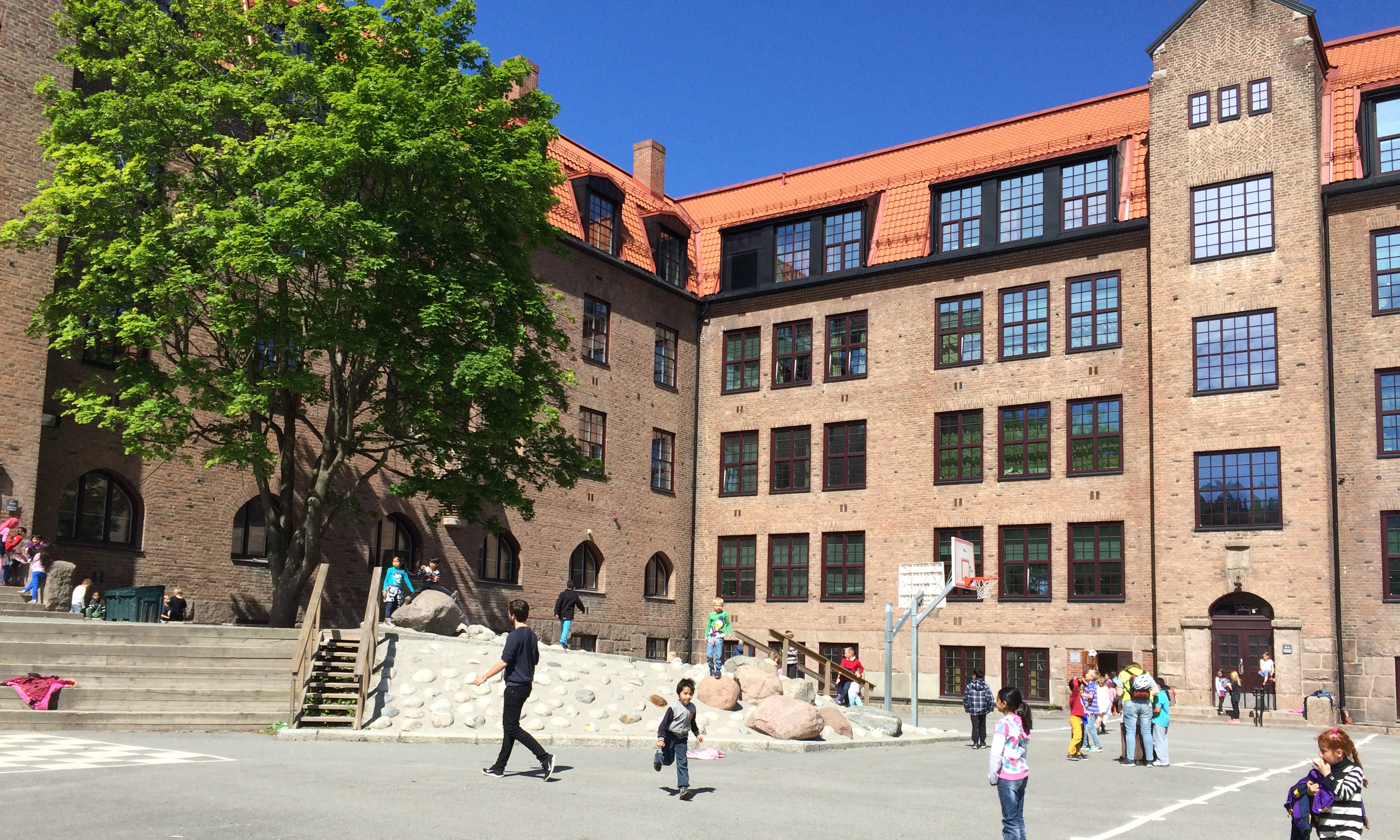 School of the Future - Towards zero emissions with high performance indoor environment School of the Future - Towards zero emissions with high performance indoor environment
