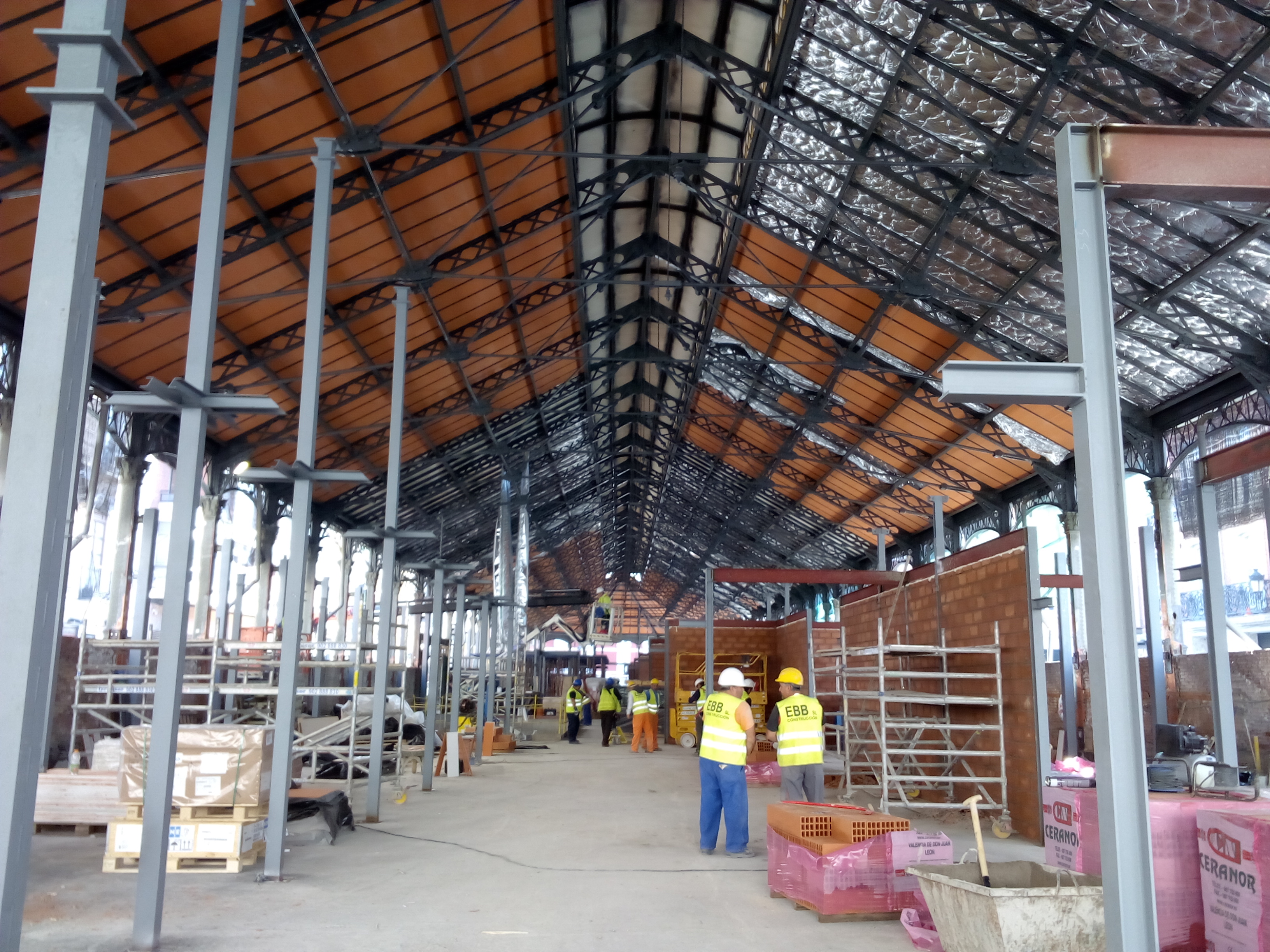 Re-conceptualise shopping malls from consumerism to energy conservation Re-conceptualise shopping malls from consumerism to energy conservation